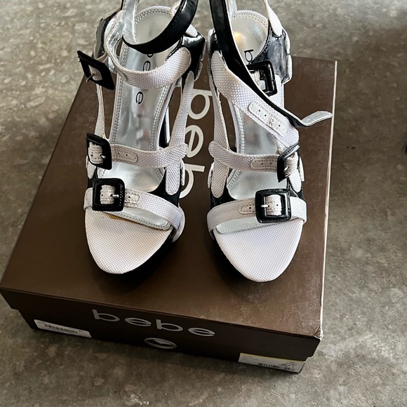 Back and white strap heels. - Picture 2 of 2